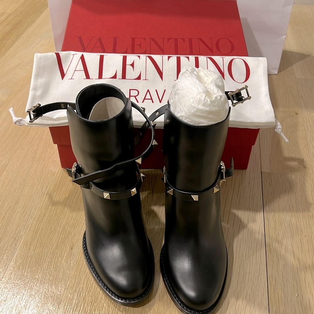 Valentino Women’s Black Boots Sz 7.5 Brand new with Receipt